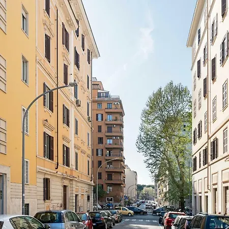 Sleek 2 Bed Flat 2 Tube Stops From The Colosseum Rzym