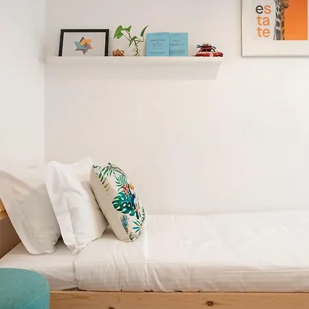 Sleek 2 Bed Flat 2 Tube Stops From The Colosseum *