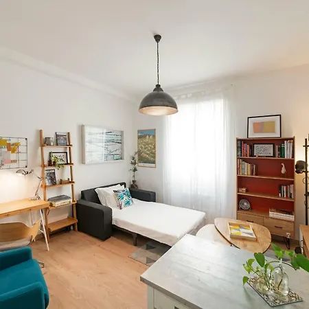 Sleek 2 Bed Flat 2 Tube Stops From The Colosseum